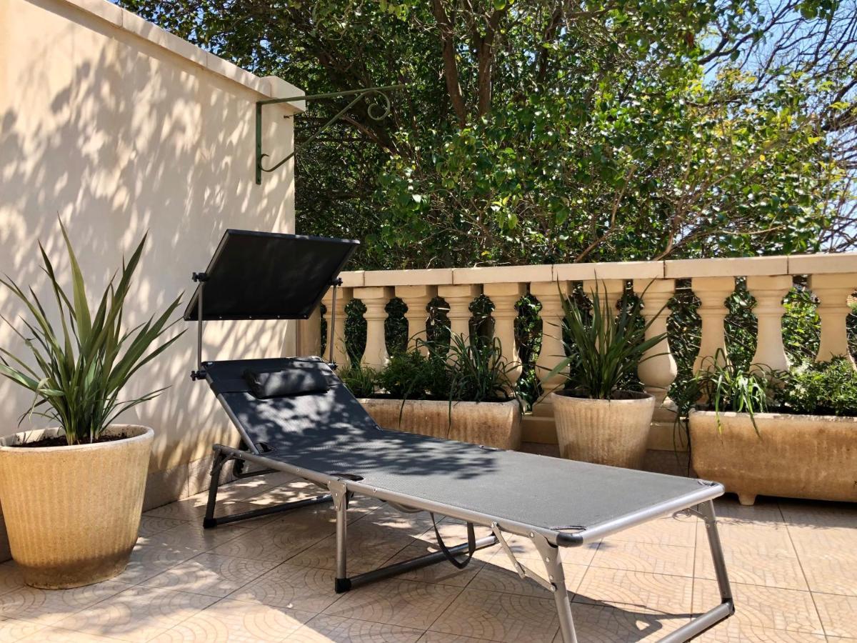 Cote Jardin Est Un Spacieux Et Lumineux T3, Entierement Renove, A 2 Pas De L'Herault Et A 10Min Du Bord De Mer Proche Du Centre Historique Et Du Fabuleux Chateau Laurens, Vous Apprecierez Le Calme De Sa Belle Terrasse Et La Vue Superbe Sur Le Jardin Агд Экстерьер фото