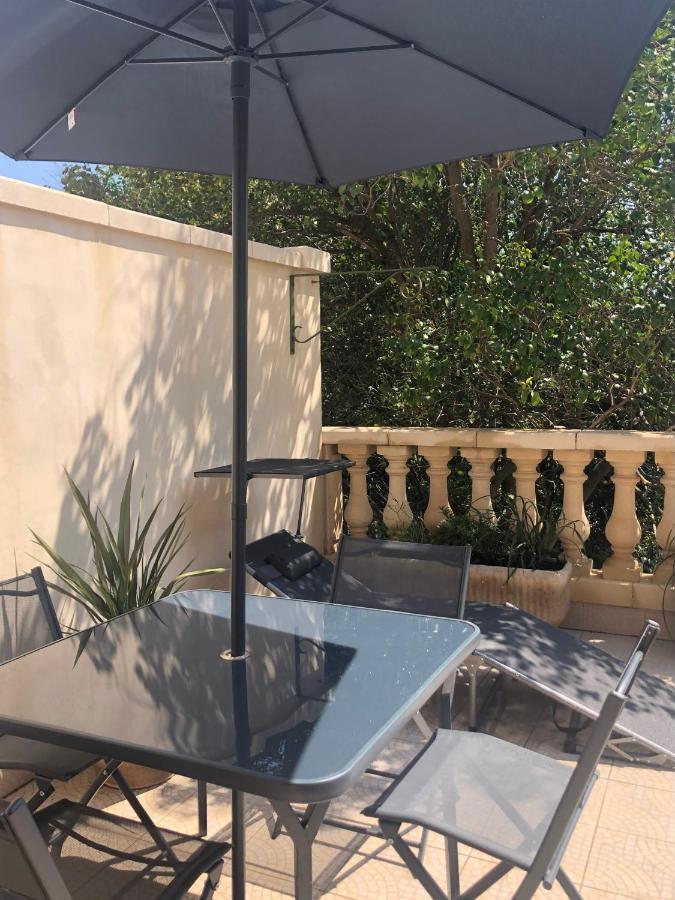 Cote Jardin Est Un Spacieux Et Lumineux T3, Entierement Renove, A 2 Pas De L'Herault Et A 10Min Du Bord De Mer Proche Du Centre Historique Et Du Fabuleux Chateau Laurens, Vous Apprecierez Le Calme De Sa Belle Terrasse Et La Vue Superbe Sur Le Jardin Агд Экстерьер фото